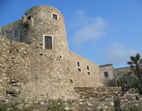 Το Ενετικό Κάστρο στη Παλαιά Χώρα Νάξου